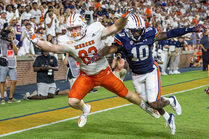 Auburn defensive back Zion Puckett defends a pass vs Mercer.